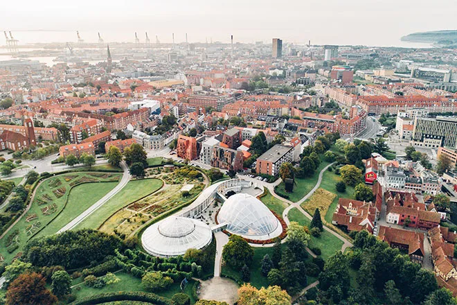 Aarhus and the greenhouses at the Botanical Garden. Photo: &copy;Kasper Hornb&aelig;k/VisitAarhus