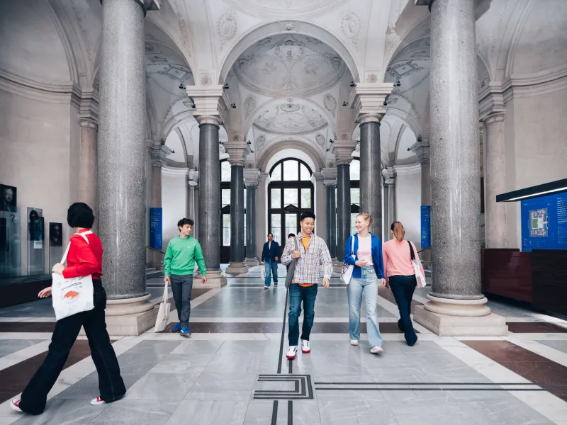 University of Vienna people in the hallway n