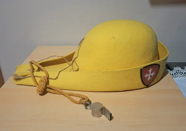 One hat, one story: the feluca of Pisa students 