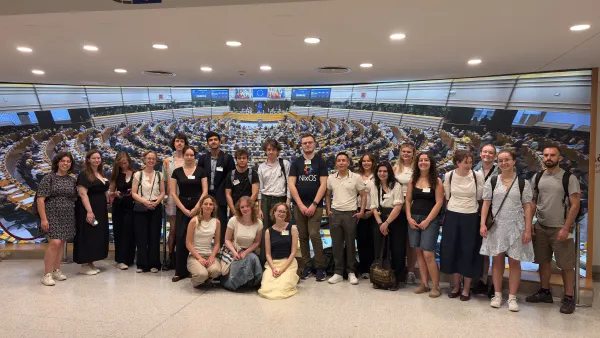 Summer School Plain Language, AI Literacy and Democracy in the EU - June 2026 - Group Picture - cc UCLouvain