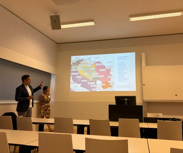 Presentation by Viki Menczel and Nikola Savić at the EUI Research and Practice Symposium. Credits: Audrey Sullivan-Reilly
