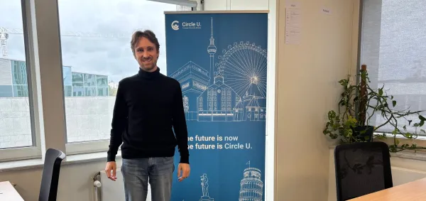 Circle U. Intern Henri Thiel